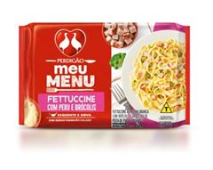 FETTUCCINE AO MOLHO BRANCO COM QUEIJO PARMESÃO RALADO, PEITO DE PERU DEFUMADO E BRÓCOLIS CONGELADO PERDIGÃO MEU MENU COM 300G